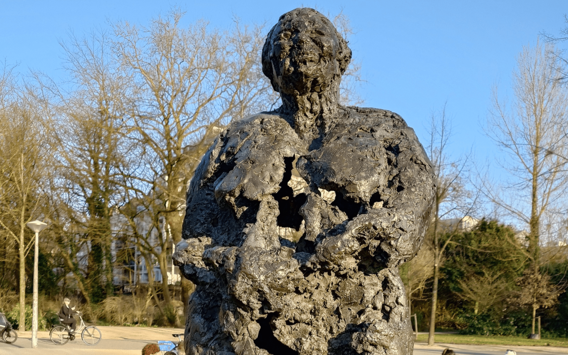 Mama Baranka monument by Nelson Carrilho - GINI.travel